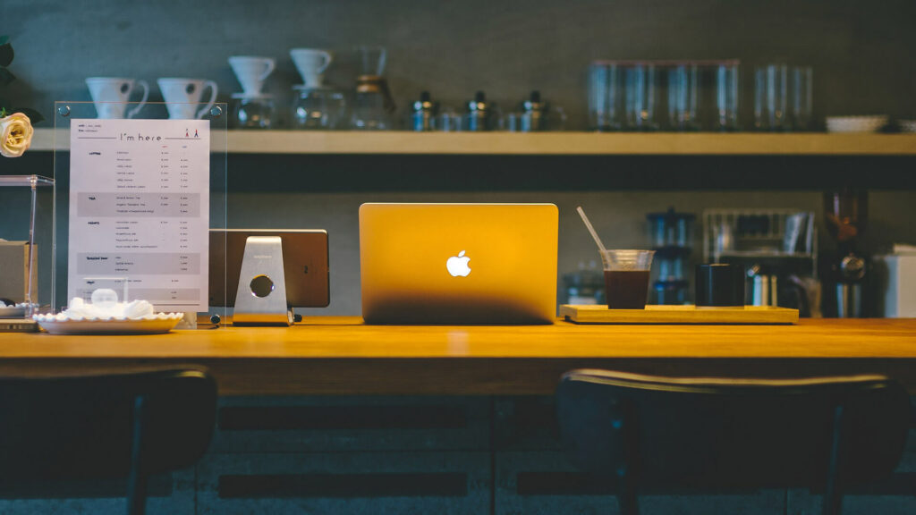 Laptop in coffeeshop