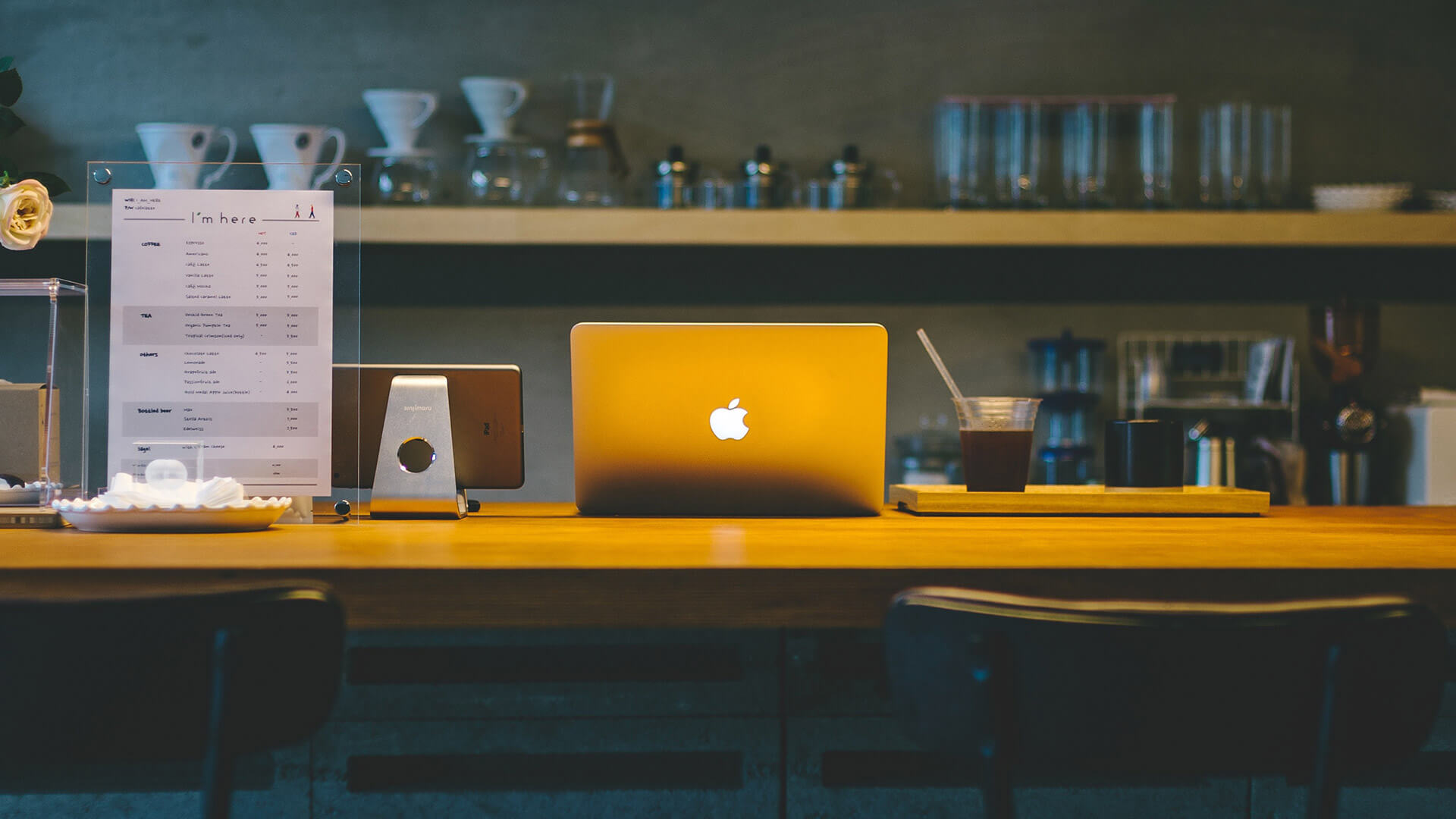 Laptop in coffeeshop